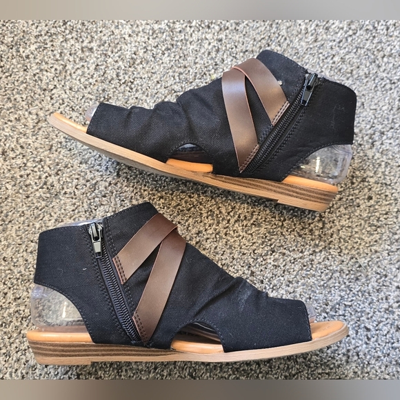 Soda Shoes Womens Size 7.5 Black Fabric Buckle Slip On Flat Sandal Slides - Picture 3 of 12